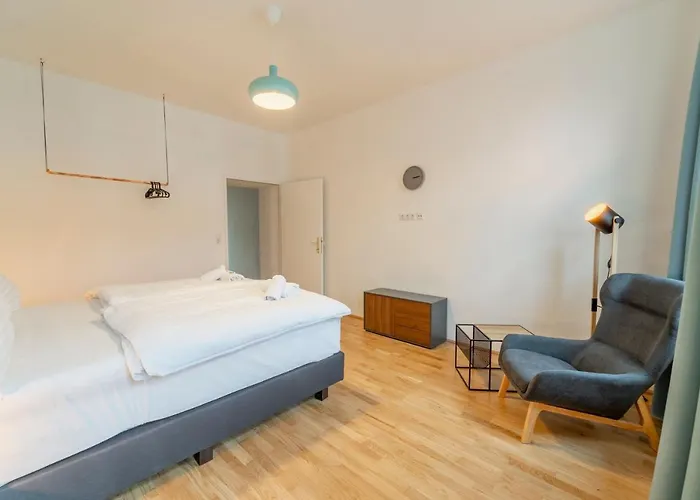 Josef's I Maxi I Near Uno, Vic Apartamento